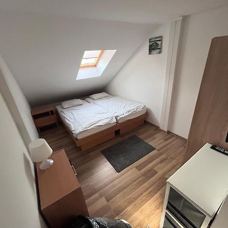 Május 1 Vendégház Se Exterior foto