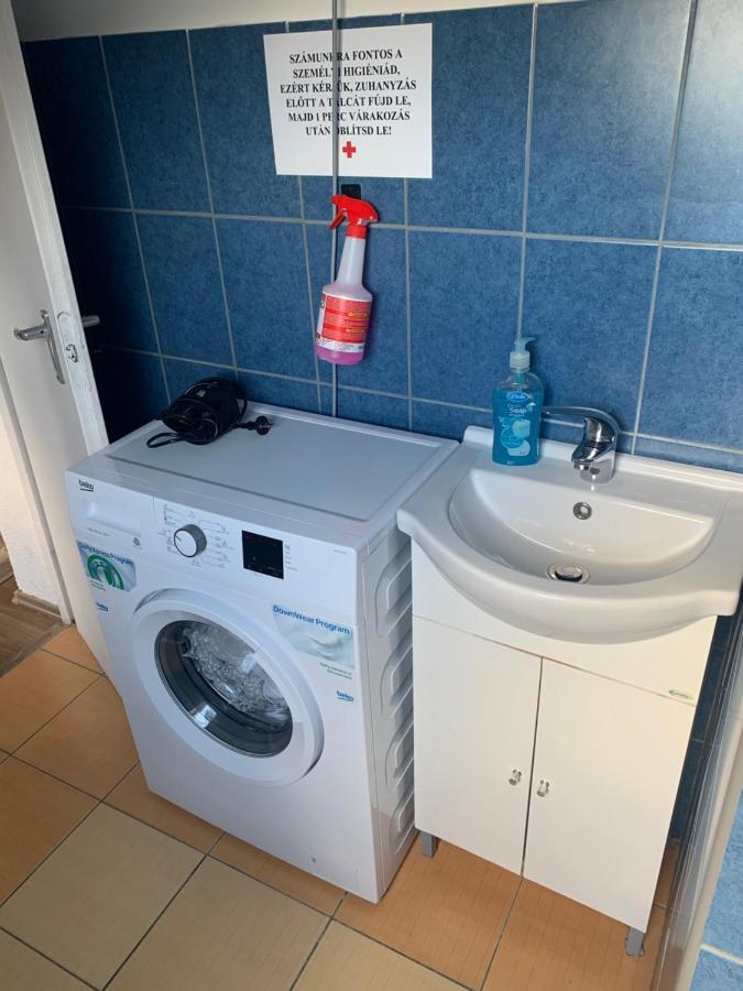 Május 1 Vendégház Se Exterior foto