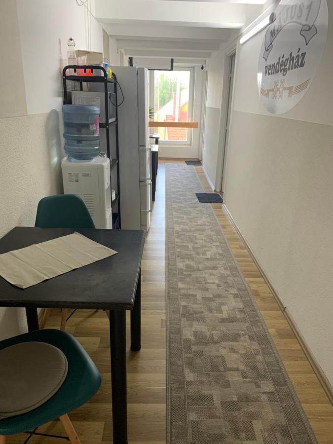 Május 1 Vendégház Se Exterior foto