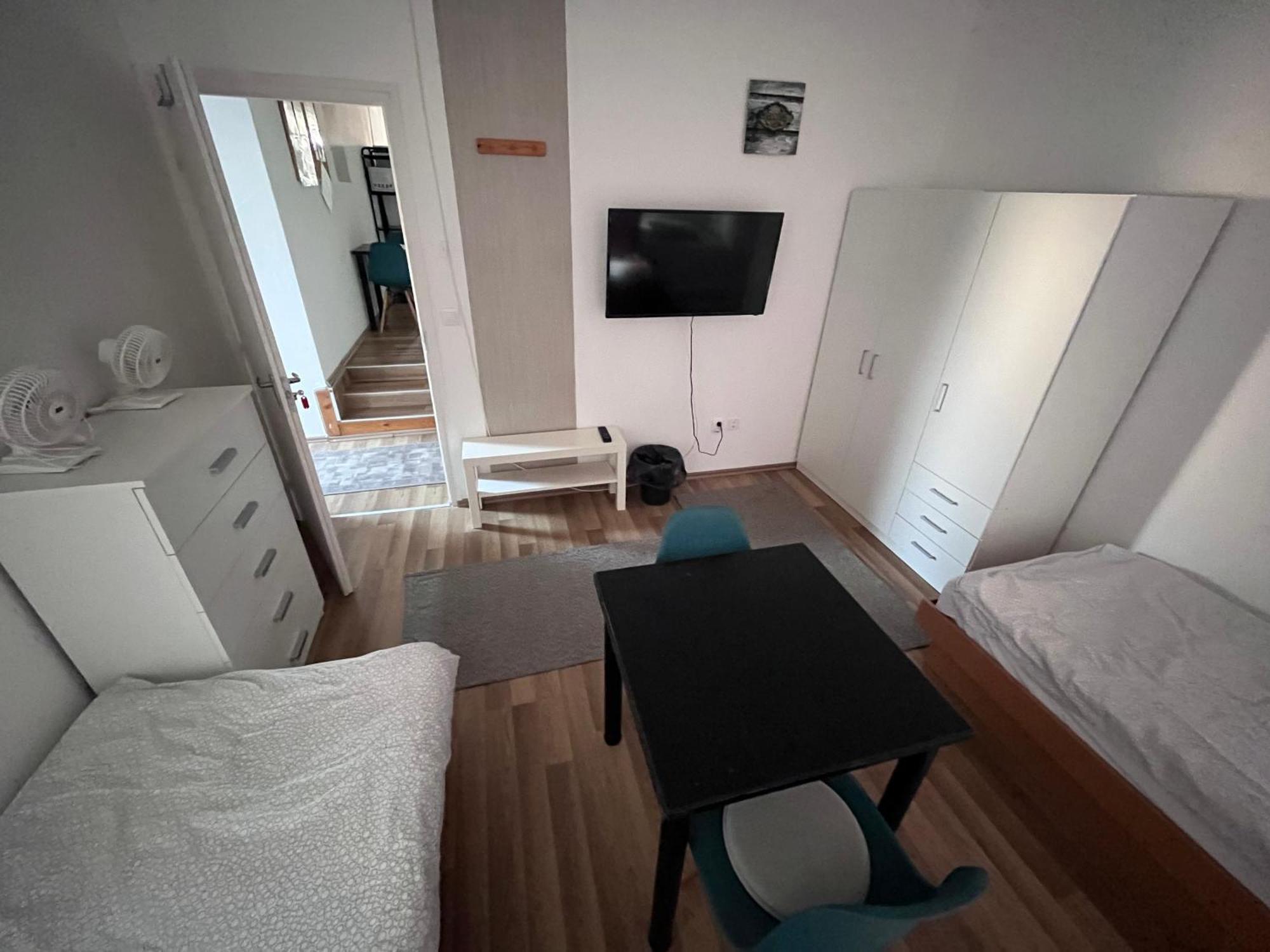 Május 1 Vendégház Se Exterior foto