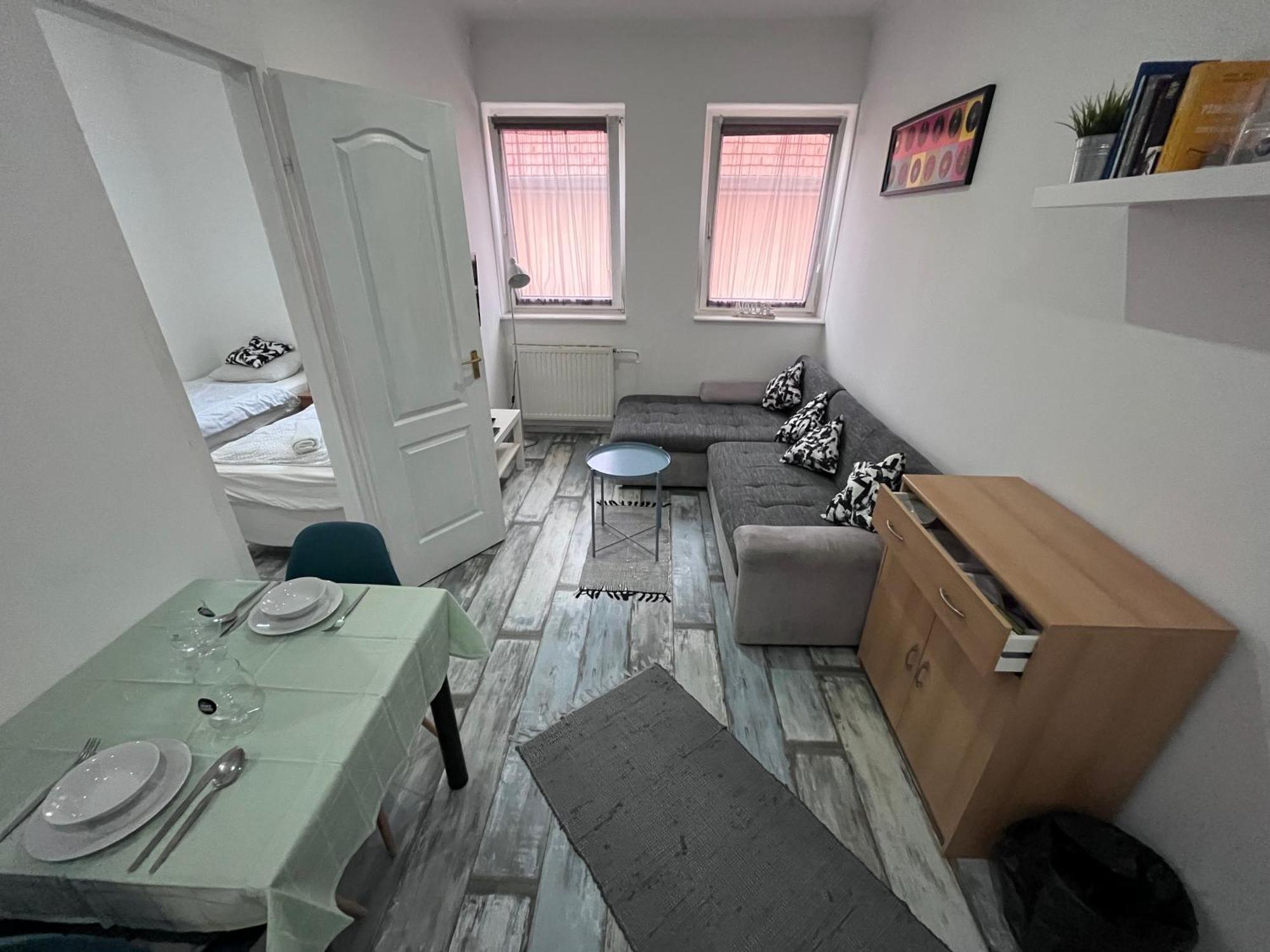 Május 1 Vendégház Se Exterior foto