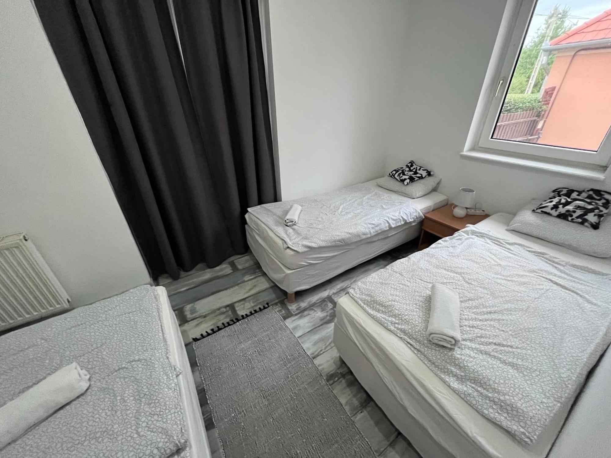 Május 1 Vendégház Se Exterior foto