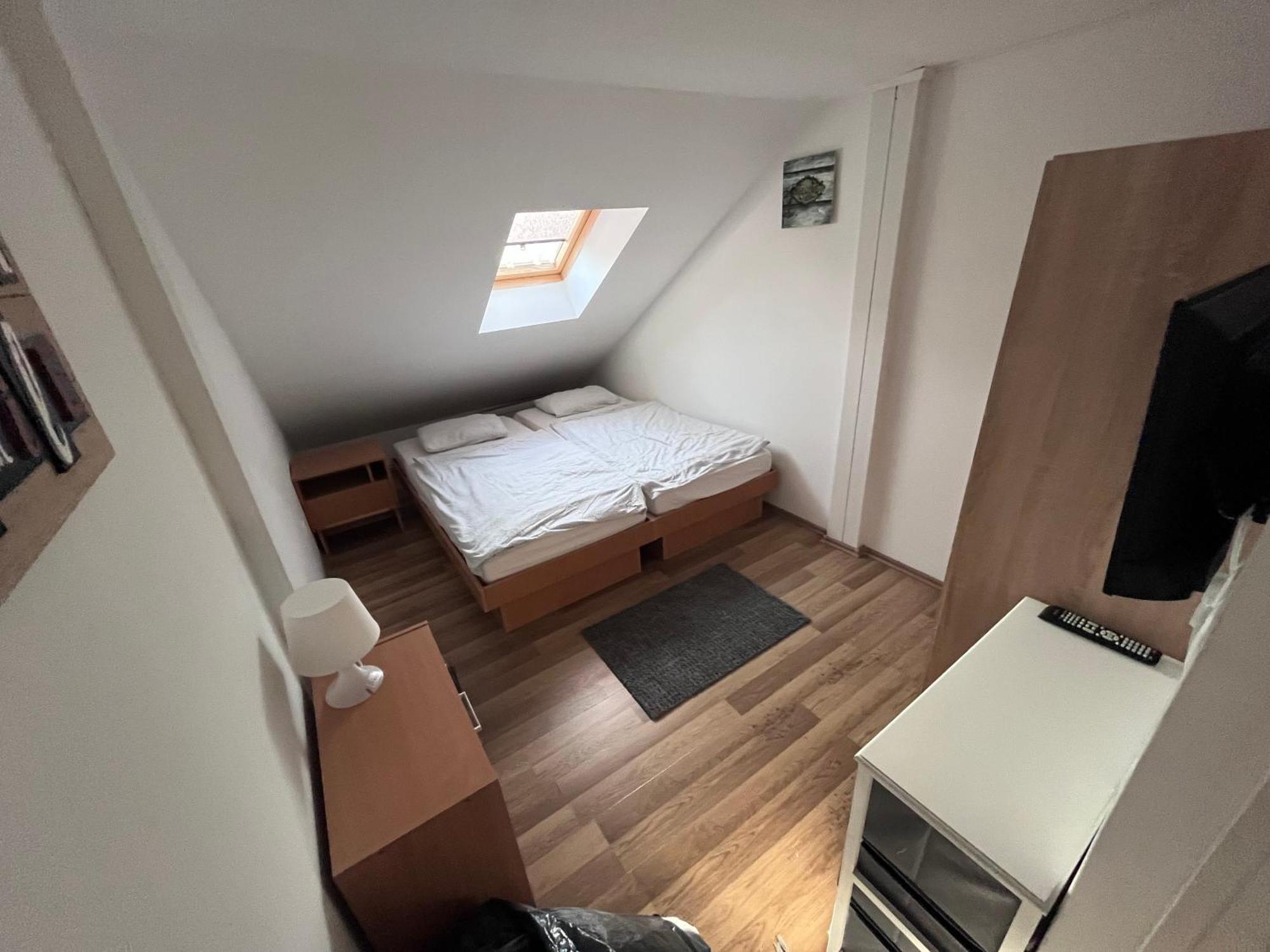 Május 1 Vendégház Se Exterior foto